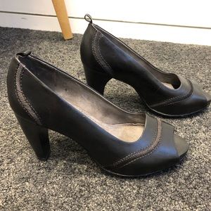 Aerosoles signature block heel